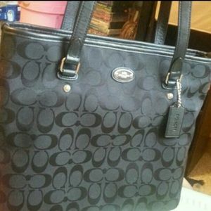 Brand new Coach Signature purse